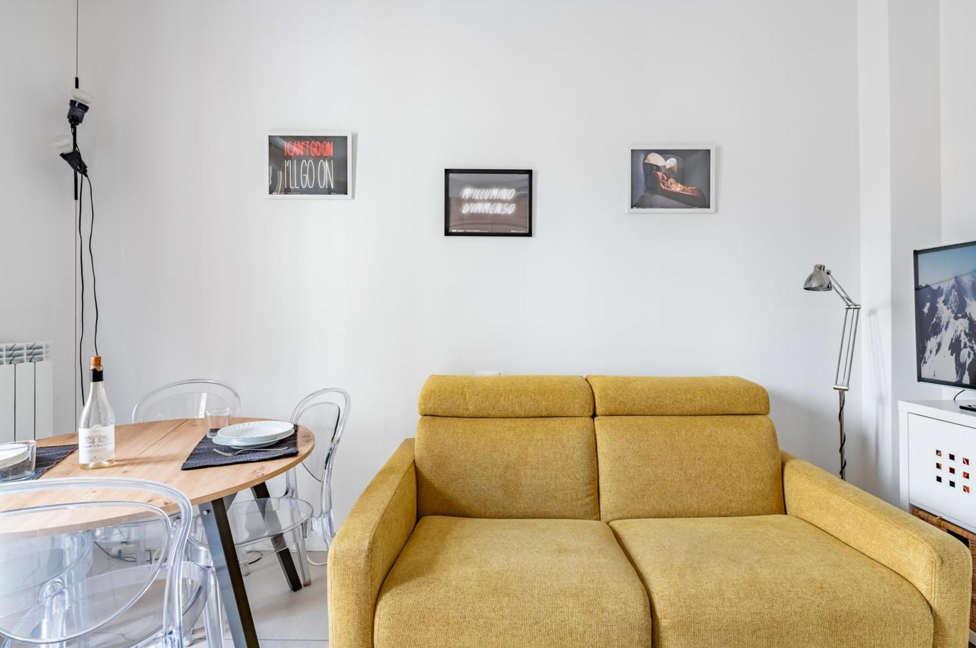Maragliano And San Jacopino Flat With Balcony Apartment