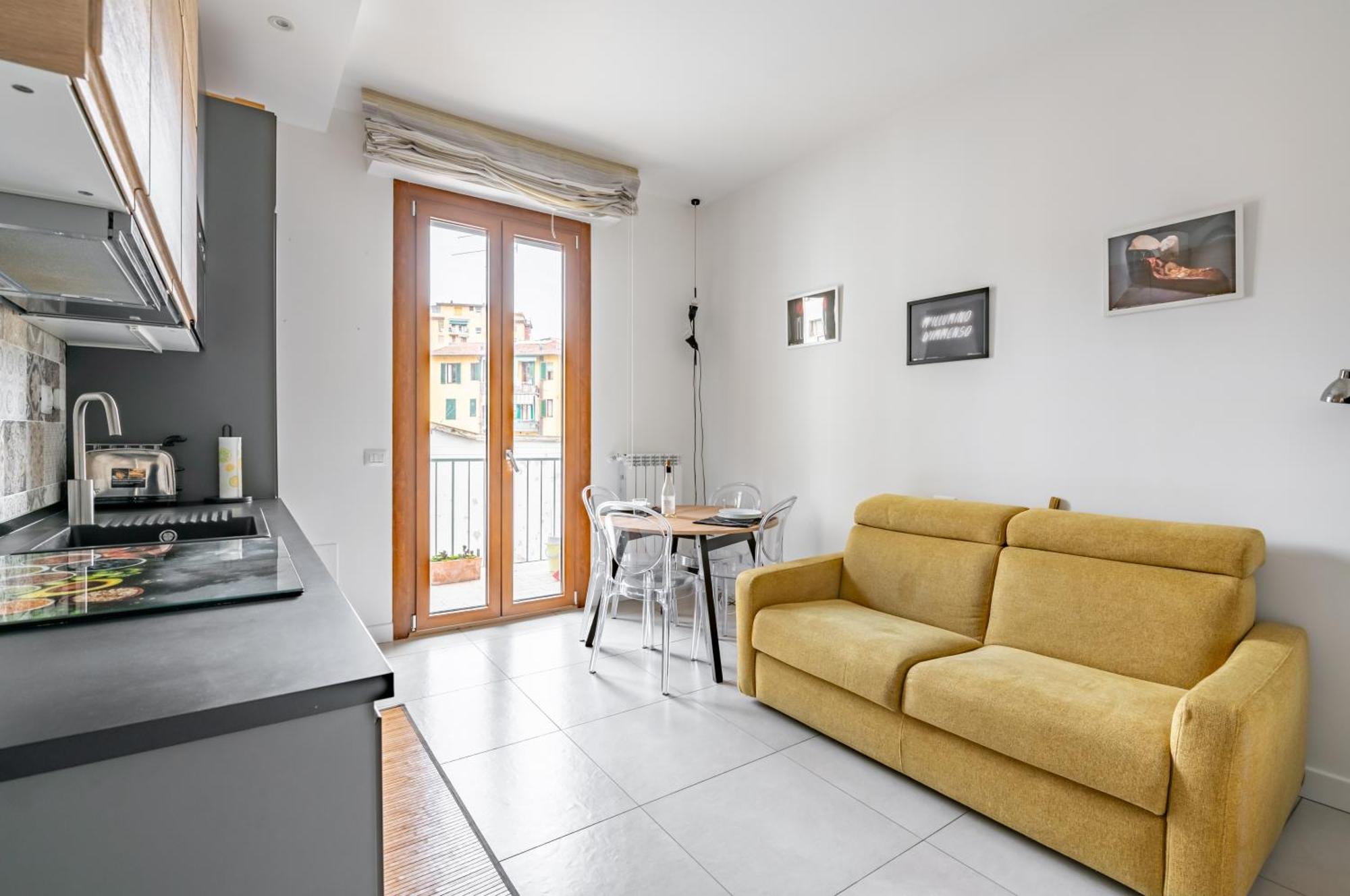 Maragliano And San Jacopino Flat With Balcony Florence