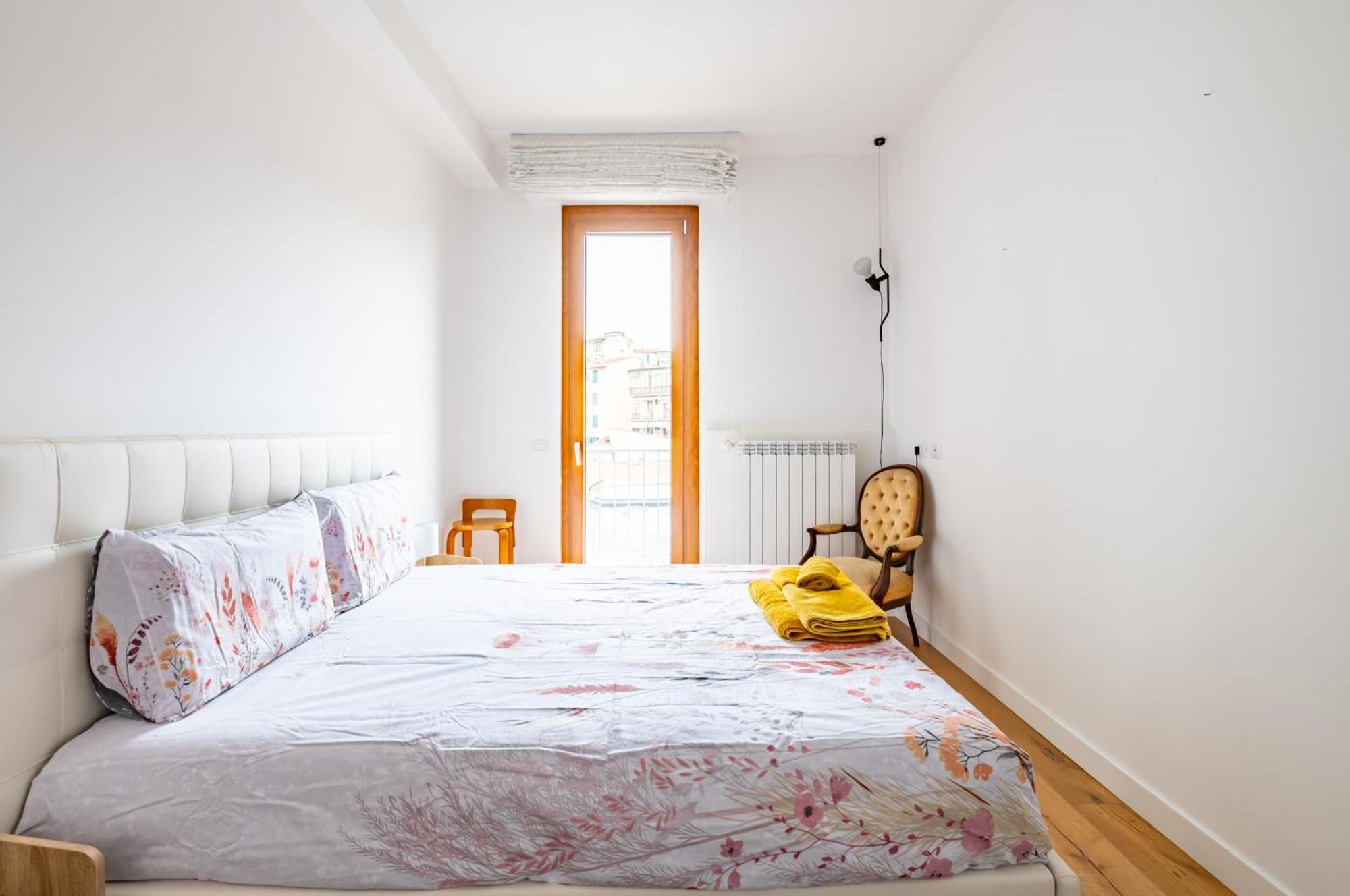 Maragliano And San Jacopino Flat With Balcony Apartment